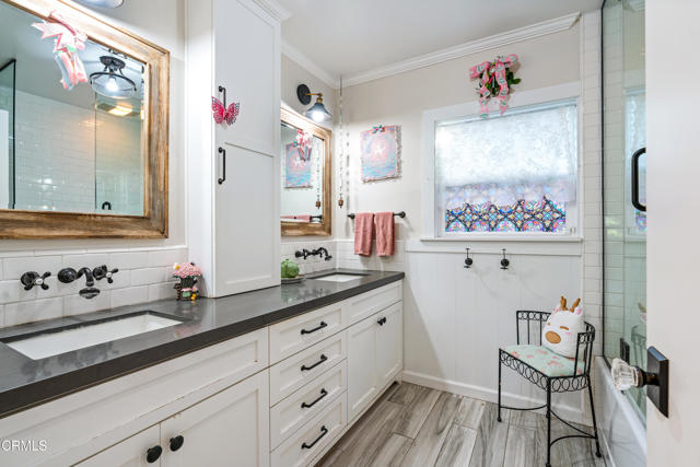 Detail Gallery Image 14 of 22 For 2701 N 6th St, Burbank,  CA 91504 - 3 Beds | 2 Baths