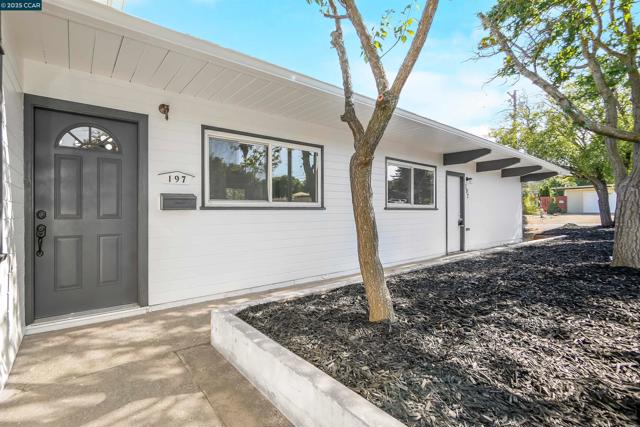 197 Carolos Drive, Pacheco CA: https://media.crmls.org/mediaz/4f1ba2d0-d779-4200-8735-81eff2cf158d.jpg