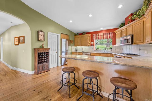 31619 21 Via Puerta Del Sol, Bonsall CA: https://media.crmls.org/mediaz/4f1bfce4-d96b-4433-8e5d-85c5f0c95dad.jpg