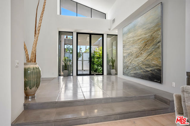 6 Rocky Lane, Rancho Mirage CA: https://media.crmls.org/mediaz/4f1ca4ce-f666-4824-9b56-9cd743681d4d.jpg