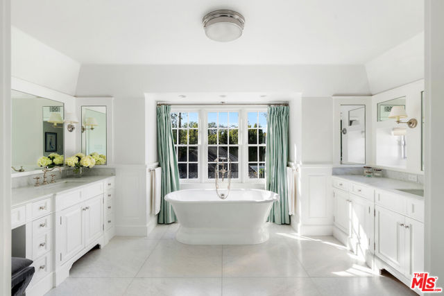 615 Trenton Drive, Beverly Hills CA: https://media.crmls.org/mediaz/4f1cc1c6-fcfb-4fd1-8043-93b9566d81bd.jpg