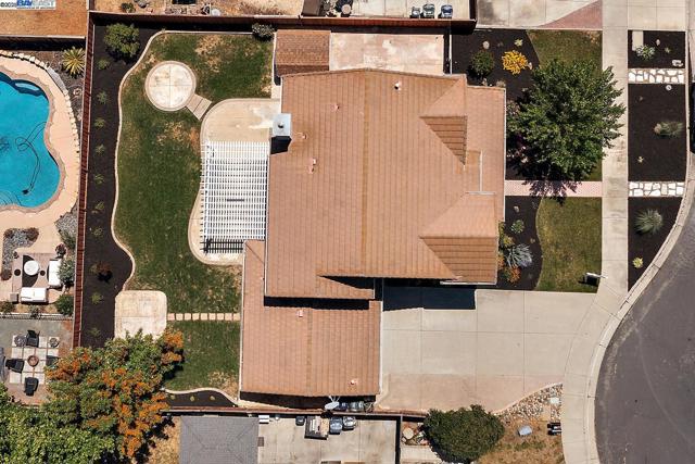 1387 Meadow Ct, Livermore CA: https://media.crmls.org/mediaz/4f1cce86-bcdc-4328-b1ec-e426e9eeba3f.jpg