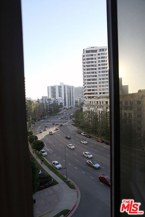 10550 Wilshire Boulevard, Los Angeles CA: https://media.crmls.org/mediaz/4f1ce5a1-61cc-4b22-af5f-ef1bb57af8bd.jpg