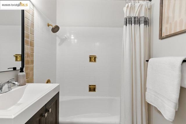 2601 College Ave, Berkeley CA: https://media.crmls.org/mediaz/4f1d631a-2009-41f4-9392-f13dfd8035ed.jpg