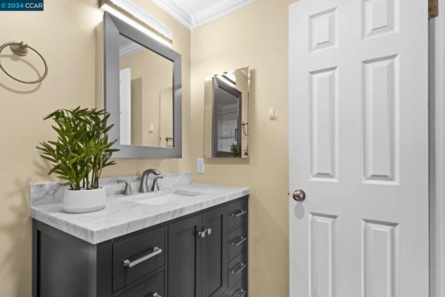 Image 24 of 46 For 470 Civic Dr.  105