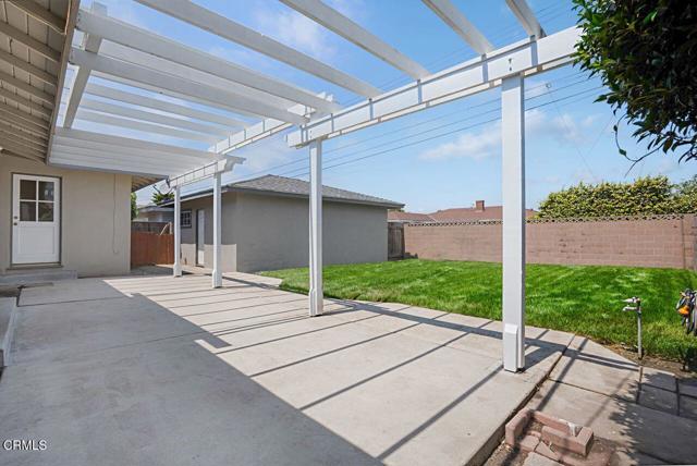 1127 Douglas Avenue, Oxnard CA: https://media.crmls.org/mediaz/4f1e6c08-17ea-4da8-a921-4af58c70c07c.jpg