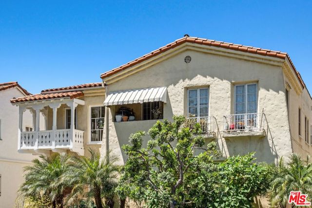 347 N Curson Avenue, Los Angeles CA: https://media.crmls.org/mediaz/4f1ecd18-64a9-482a-bded-738af16ccca5.jpg