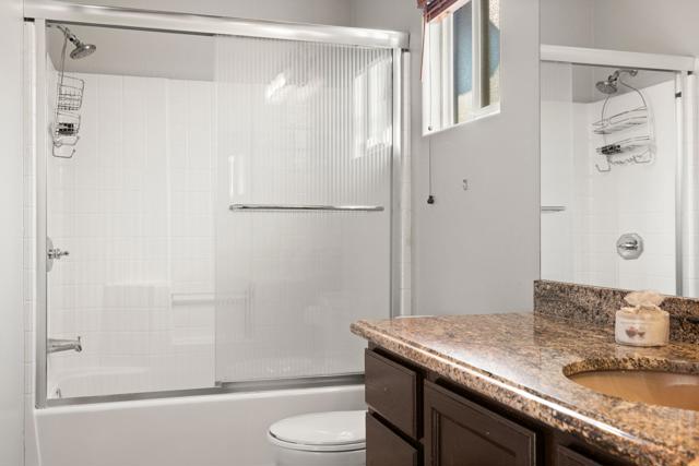 51425 Calle Quito, La Quinta CA: https://media.crmls.org/mediaz/4f1ee78b-b40d-4526-8547-6309d2a9098e.jpg