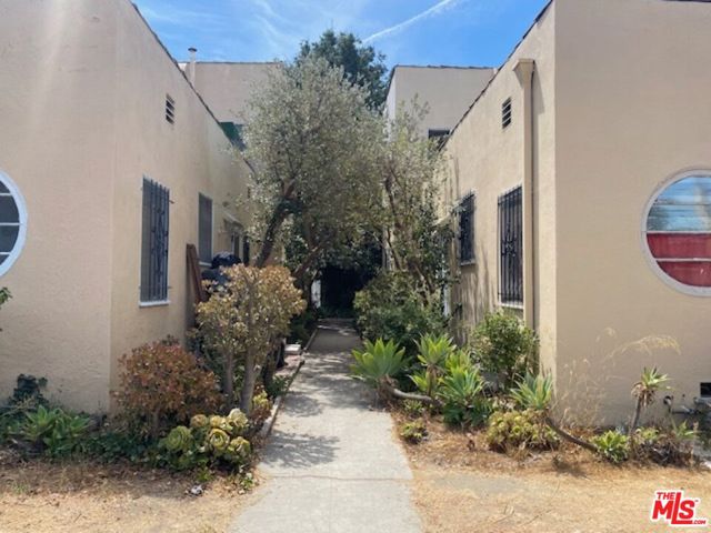 11758 Magnolia Boulevard photo 3