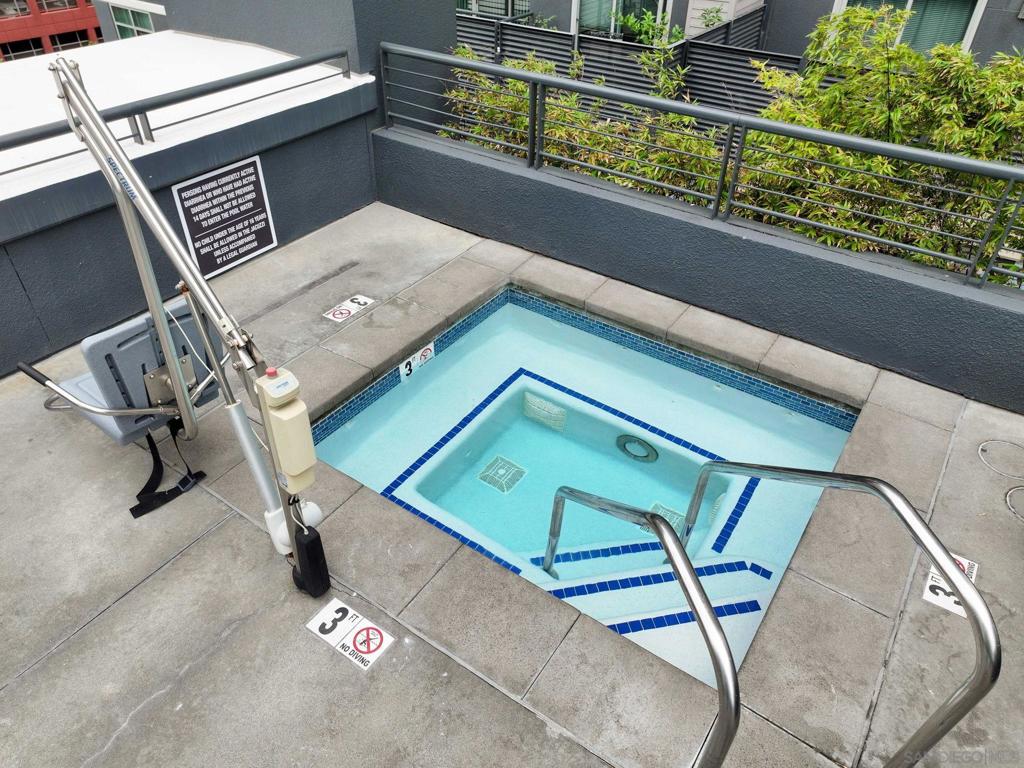 425 W Beech Street - photo 19