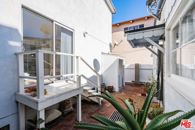 325 10th Street, Manhattan Beach, California 90266, ,Multi-Family,For Sale,10th,23294569