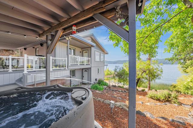 12340 Lakeshore Drive, Clearlake CA: https://media.crmls.org/mediaz/4f2083ce-9f8a-4a9c-baff-ccc18f99520e.jpg
