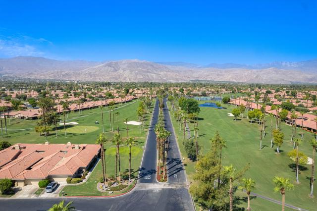 168 Camino Arroyo S, Palm Desert CA: https://media.crmls.org/mediaz/4f20f5d2-e5ed-460e-af40-ede7cb537c85.jpg