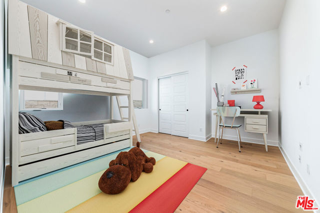 11770 N Hillsborough Lane, Porter Ranch CA: https://media.crmls.org/mediaz/4f2124b6-fab9-43d3-9438-db8bacc0fbe0.jpg