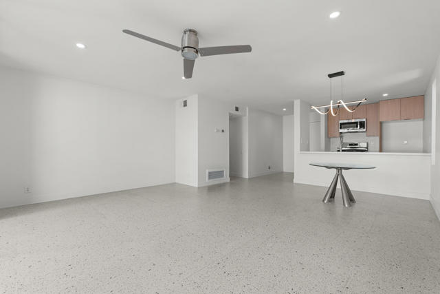 1400 E Palm Canyon Drive, Palm Springs CA: https://media.crmls.org/mediaz/4f215916-c851-43f1-835b-810de2a9ad82.jpg