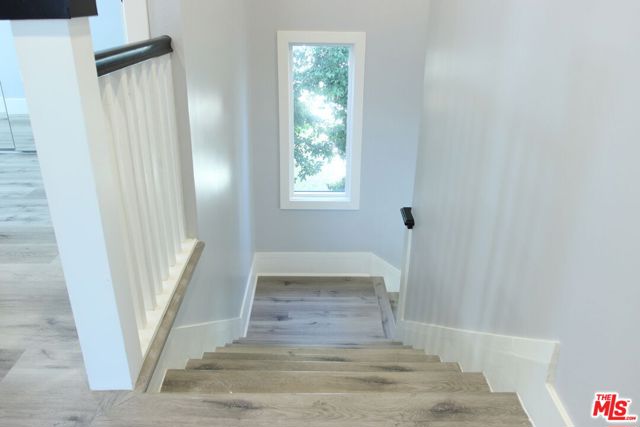 433 S Wilton Place, Los Angeles CA: https://media.crmls.org/mediaz/4f21a7b3-db9e-43c3-b546-c49a7f66e4e2.jpg