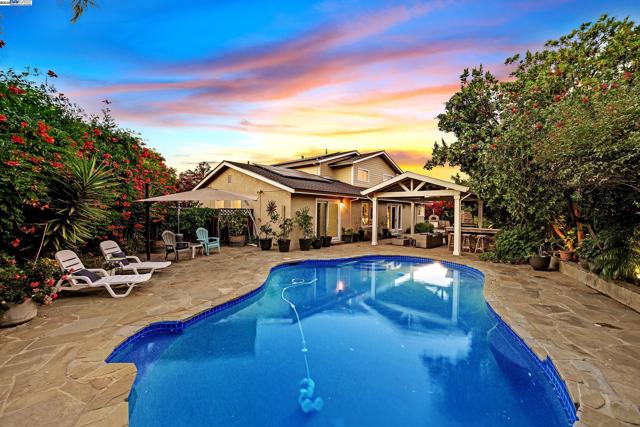 7872 Meadowbrook Ct, Pleasanton CA: https://media.crmls.org/mediaz/4f2216ce-c924-4cdd-82f8-9baa5db20f67.jpg