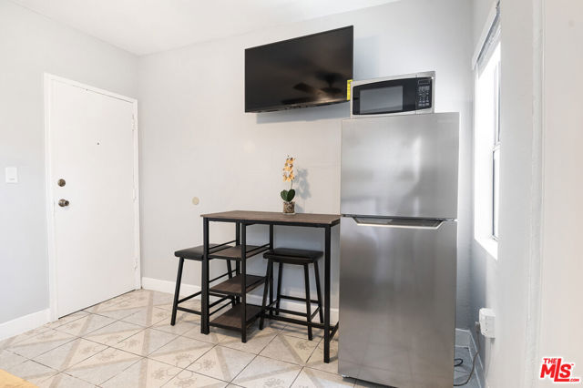 930 Fraser Avenue, Los Angeles CA: https://media.crmls.org/mediaz/4f224f7a-5093-4f85-be68-289307e24d9c.jpg