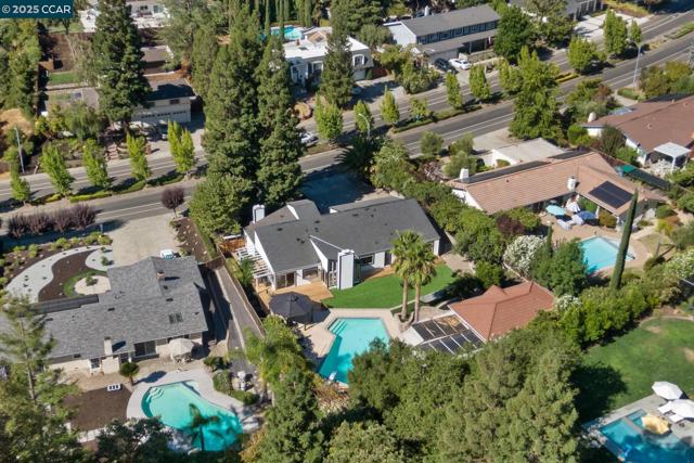865 El Cerro Blvd, Danville CA: https://media.crmls.org/mediaz/4f225365-c217-4ef7-a4d2-94e0f796709f.jpg