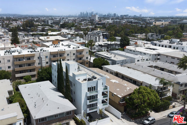 1400 N Vista Street, Los Angeles CA: https://media.crmls.org/mediaz/4f22f7a7-2e28-45a2-a6e8-9fc6dddf779d.jpg