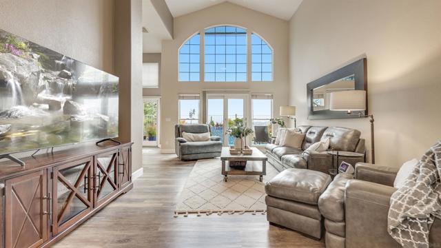 2352 Rock Crest Gln, Escondido CA: https://media.crmls.org/mediaz/4f231c58-e7a3-4ddb-9301-8694c46cc4f1.jpg