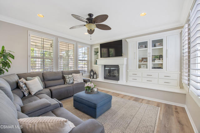 3269 Morning Ridge Avenue, Thousand Oaks CA: https://media.crmls.org/mediaz/4f235e14-8b37-4c7e-8bf9-5b0a51fffb82.jpg