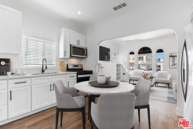 2832 12th Avenue, Los Angeles CA: https://media.crmls.org/mediaz/4f237a92-5f2e-4907-a726-cc458651405a.jpg