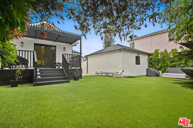 4130 Mclaughlin Avenue, Culver City CA: https://media.crmls.org/mediaz/4f23a742-dc88-4df1-8d77-24d9d72ba97b.jpg