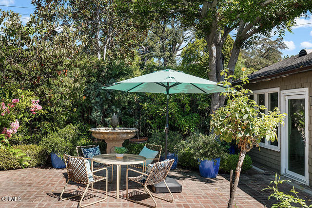 782 S Arroyo Boulevard, Pasadena CA: https://media.crmls.org/mediaz/4f23d47c-f0e7-4ebd-b0c0-5dd9262ceaed.jpg