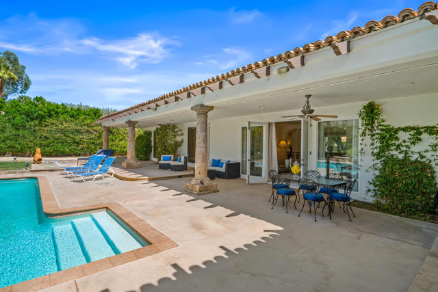 835 N Avenida Palmas, Palm Springs, CA 92262