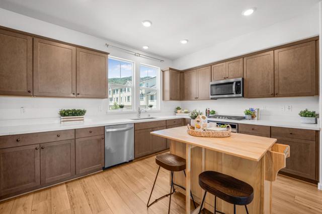1387 Ores Way, Gilroy CA: https://media.crmls.org/mediaz/4f245777-6e57-4165-bcc5-8d9257a3969c.jpg