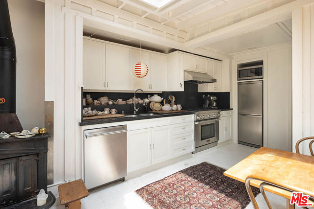 8805 Lookout Mountain Avenue, Los Angeles CA: https://media.crmls.org/mediaz/4f2459f9-5f82-4a98-a6d0-dee979a6b188.jpg