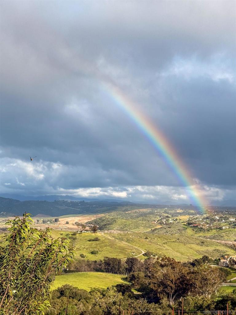 https://media.crmls.org/mediaz/4f247e78-71e5-44ec-a416-17865564d616.jpg?preset=X-Large