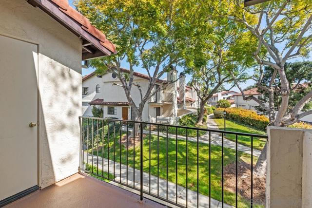 4235 Porte de Palmas, San Diego, California 92122, 2 Bedrooms Bedrooms, ,2 BathroomsBathrooms,Condominium,For Sale,Porte de Palmas,250020315SD