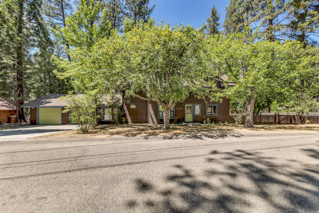 53340 Idyllbrook Drive, Idyllwild CA: https://media.crmls.org/mediaz/4f24cda8-5517-49ac-b460-3cd95d2582bc.jpg