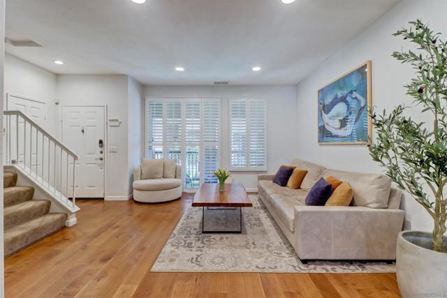 946 Camino De La Reina, San Diego CA: https://media.crmls.org/mediaz/4f24e175-491d-43c9-a052-bee92b2020b1.jpg
