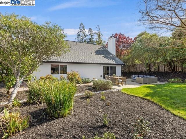 2752 Morgan Dr, San Ramon CA: https://media.crmls.org/mediaz/4f2507bf-3a54-4bd4-9407-141238b1e539.jpg