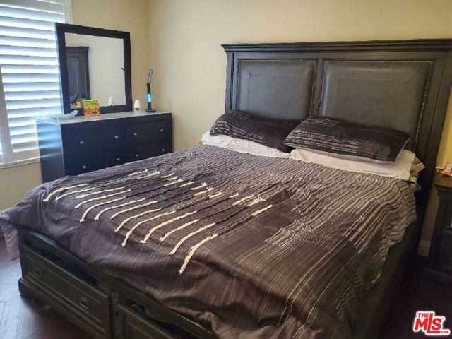 527 Shady Meadow Court, Bakersfield CA: https://media.crmls.org/mediaz/4f257c3a-31cd-4c53-b8a4-028db61d90af.jpg