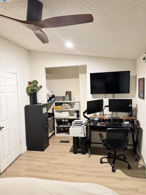 14 Blue Teal Ct, Lodi CA: https://media.crmls.org/mediaz/4f2609fa-93fc-4e5f-8c45-94ab2e850ee4.jpg