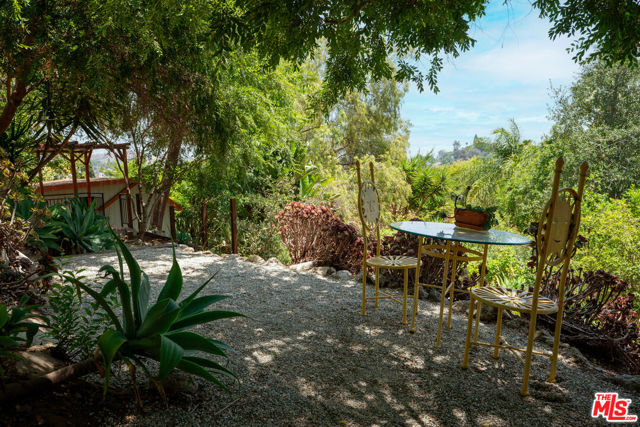4559 E Rose Hill Drive, Los Angeles CA: https://media.crmls.org/mediaz/4f272100-b511-49f3-97f2-1e7007a89236.jpg