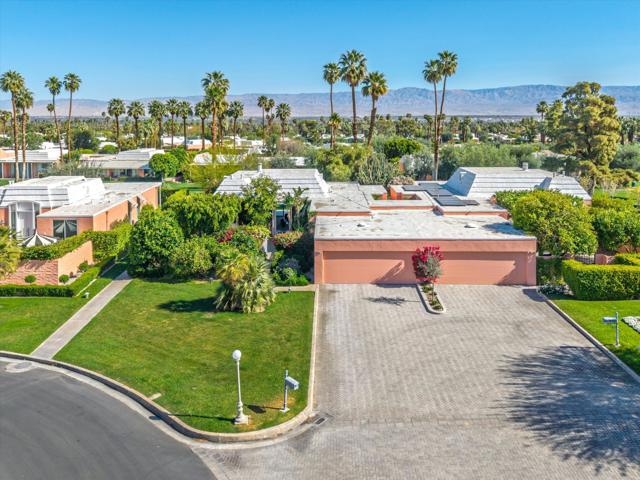 47314 Abdel Circle, Palm Desert CA: https://media.crmls.org/mediaz/4f275a27-50eb-4378-a30a-562e0ca91920.jpg