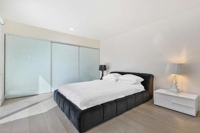 24 Haig Drive, Rancho Mirage CA: https://media.crmls.org/mediaz/4f2795ef-548b-48dd-8f0f-c63bd55bd376.jpg