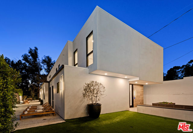 Drew Fenton | 505 Barrington Avenue Los Angeles CA | MLS: 7255319