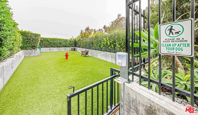 3785 Wilshire Boulevard, Los Angeles CA: https://media.crmls.org/mediaz/4f28fe38-034e-48a5-8035-4d80548c9868.jpg