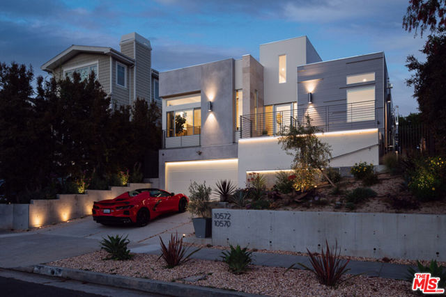 10572 Putney Road, Los Angeles CA: https://media.crmls.org/mediaz/4f29da2d-8a75-4572-ad8f-0b59c6d5435b.jpg