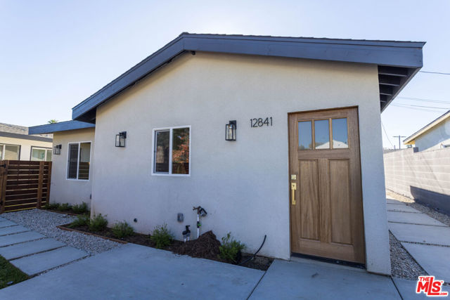 14365 Berg Street, Sylmar CA: https://media.crmls.org/mediaz/4f2c0cee-b4cd-44ce-a130-cdd7ebbbc038.jpg