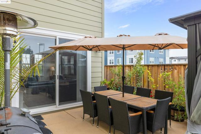 2810 Telegraph Blvd, Marina CA: https://media.crmls.org/mediaz/4f2ca959-ec46-4fea-8b74-3521df4dece7.jpg