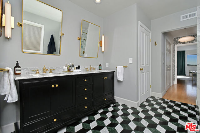 130 Dapplegray Road, Bell Canyon CA: https://media.crmls.org/mediaz/4f2cf9bb-f9a4-4248-a758-a9f6a718ad9f.jpg