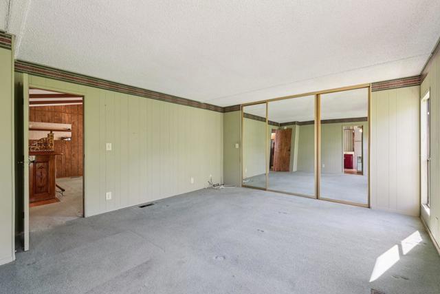 275 S Worthington St, Spring Valley CA: https://media.crmls.org/mediaz/4f2e672b-4475-4cac-85ab-8fe65bed9b19.jpg