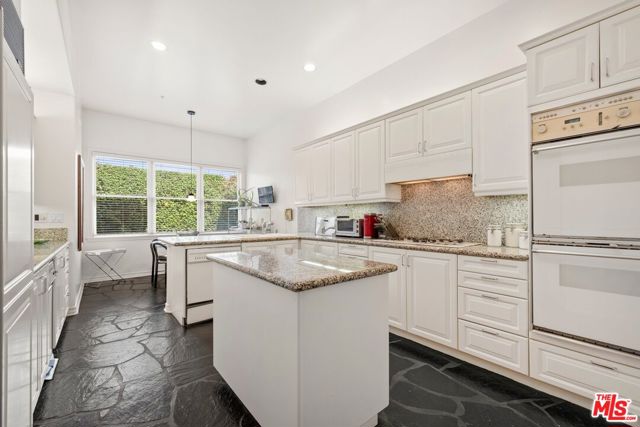 603 Ocean Avenue, Santa Monica CA: https://media.crmls.org/mediaz/4f2ea241-ee74-41a4-8d67-d51e0f79039c.jpg